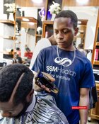 Kogosha amasunzu byamugize umusitari akiri umwana