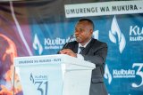 Wimwica wambaye ishapure, reka tumurundeho amabuye - Ubugome bwakorewe Ntigurirwa