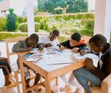 Yifashishije ubuhanzi abasha gukura abana 70 ku muhanda