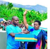Muhanga: Ku munsi w'Umuhizi basezeranye baranaremerana
