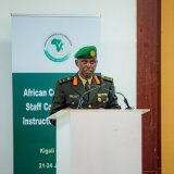 Abasirikare bacu ntibatozwa ngo babone amashuri makuru n'ubunyamwuga bwisumbuye gusa - Gen Mubarakh