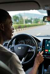 Kwitaba Telefoni mu buryo bw'ikoranabuhanga bigiye kuvanwa mu makosa yo mu muhanda