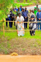 Abishe abagore n'abana bari bagamije kurimbura burundu Abatutsi - Meya Kayitare