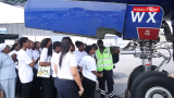 Kigali: Abakobwa basuye Ikibuga cy'indege, bahabwa icyerekezo cyo kuzaba Abapilote